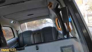 Fake Taxi - Cici Zerati a óriási cickós francia maca