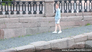 Casual Zsenge Szex - szemüveges csajszin csak a cipő marad