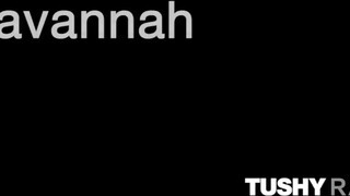TUSHYRAW - Savannah Bond hátsójába csoki pöcst tolnak