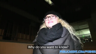 PublicAgent - Csábító szemüveges szöszi