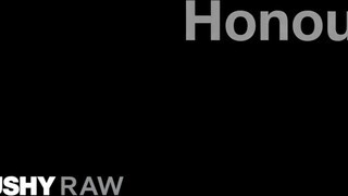 TUSHYRAW - Honour gigászi popsijába betolják a péniszt