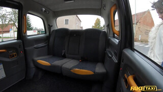 Fake Taxi - Vile Vixen jól cidázza a fügyit