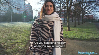 Public Agent - Lena Coxx borotvált muffja megkúrva