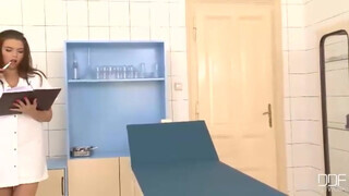 Csöcsös nővérke popó lyukba kefélve
