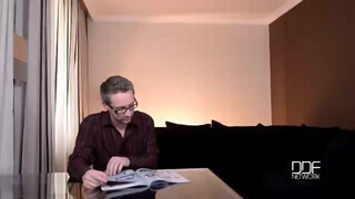 Óriás didkós tinédzser barinő