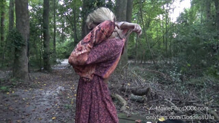 MoxieFilms - Óriási cickós hippi pipi