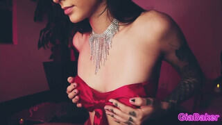 Gia Baker a tüzes latina csajszi