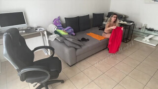 Davcina derekasan orálozza a pöcst