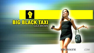 Gala Brown a taxiban kufircol