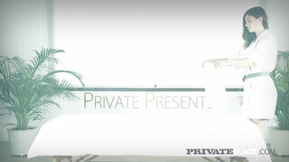 PrivateBlack - Julia Rocka a izgató masszőr szuka
