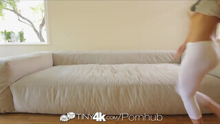4K Tiny4K - Dillion Harper a cuki fiatal csajszi