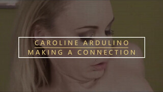 Caroline Ardulino fiatalabb csávóval kupakol