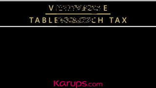 Karups - Vicky Love benyeli a bájdorongot