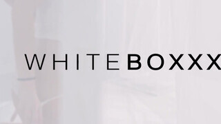 WHITEBOXXX - csodaszép, fullos csajszika az ágyban