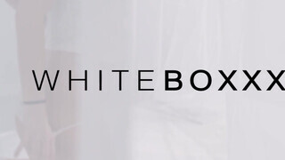WhiteBoxxx - Eveline Dellai hátsó nyílásba reszelve