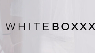 WhiteBoxxx - Leanne Lace a dögös cseh fiatal pipi