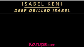 Isabel Keni megdöngetve óriási dákóval - Karups