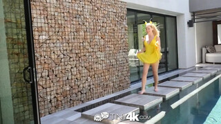 Tiny4k - Raylin Ann a pokémon cosplayes csajszika