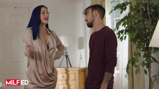 MILFED - Eve Marlowe fiatalabb pacákkal kupakol