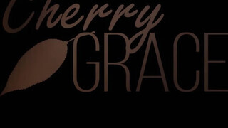 Cherry Grace a formás popós gádzsi
