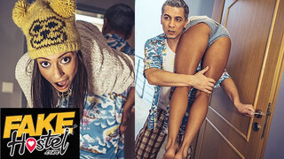 Fake Hostel Porn - Cassie Del Isla a dögös turista csajszika