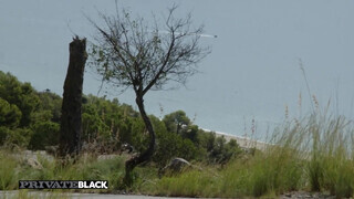 PrivateBlack - Carolina Savage segglyukba tolva a billiárd asztalon