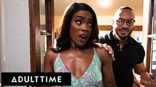 Unatkozó házastárs Ana Foxxx párnán kupakol és megdugja kedvelő férje!