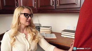 Bájos 40-es Julia Robbie és a tini pasi