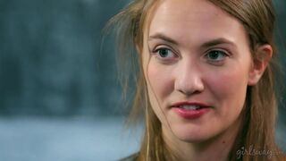 Dahlia Sky boszorkányos lezbi csábítása