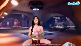 Princess Leia cosplayban élvezi a méretes cicis fekete szépség játékát