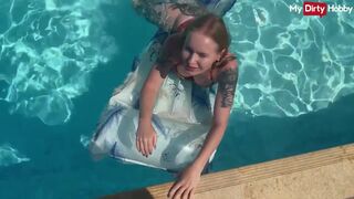 Emma wolf a tüzes lány aki a medencében kufircol vadul