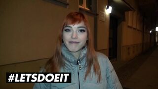 Lullu Gun és Anny Aurora megosztják a gigászi barna fazt kint a vadonban