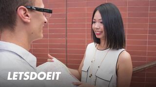 Jureka Del Mar ázsiai gádzsi orálozza a gigászi zsíros idegen fazt és jól meglovagolja