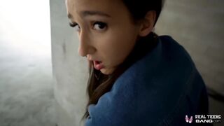 Carmen Rae kicsike vaginája hardcore dugásba keveredik a castingon