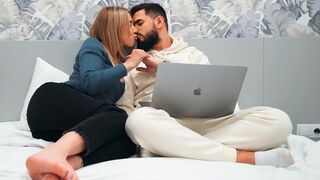 Tökéletes tinédzser csábítja a szűz pasast legelső randin - beleélvezés a punciba