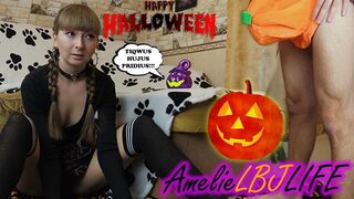 Pici boszorkány megidézi a termetes kukit és keményen megbasszák, hogy beleélvezzen a puncijába - halloween 2020