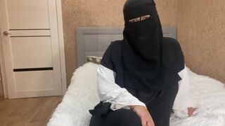 Szenvedélyes arab milf buja utasításokat ad nevelő fiának