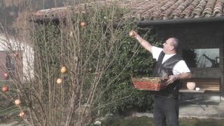 Szívdöglesztő világos szőke zsenge amatőr popóba kefélve és szájba spriccelve gigantikus farasszal